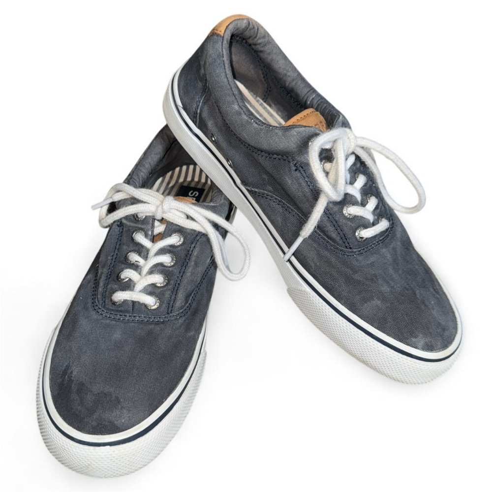 SPERRY‎ Striper II CVO Sneaker
Vulcanized Sneaker - Flat Heel
Navy Blue size 8M